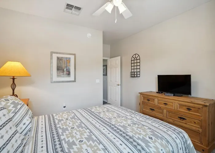 W/ Desert & Mountain Views! Holiday home Oro Valley