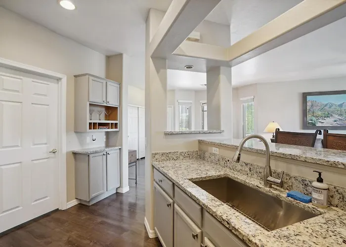 W/ Desert & Mountain Views! Holiday home Oro Valley